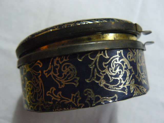 TRINKET BOX PAPPER MASHE? WITH RED MATERIAL INNER