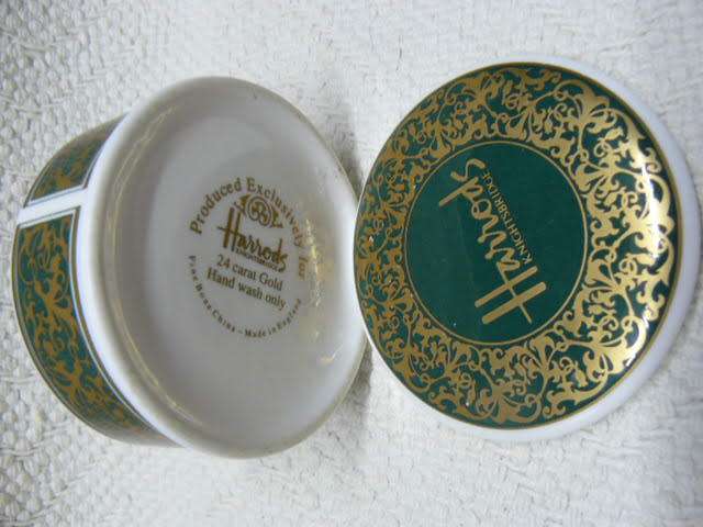 HARRODS KINGSBRIDGE 24 CARAT GOLD AND GREEN NICE PATTERN ENGLAND TRINKET BOX