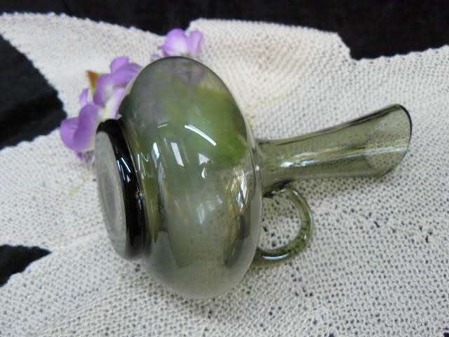 GLASS VASE WITH HANDLE