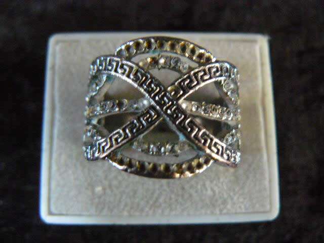 SILVER TONED FASHION RING WITH BLING S0 PRETTY