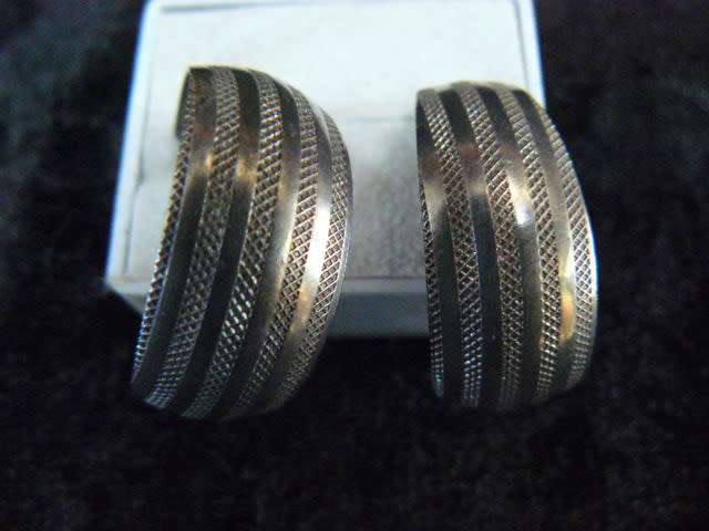 SILVER TONED FASHION EARRINGS
