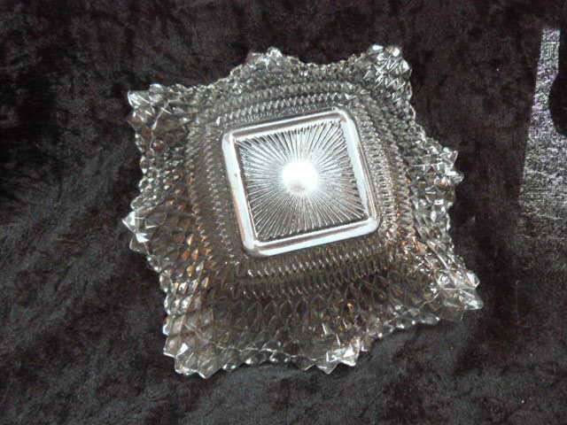 GLASS DISH BOWL VRY DETAILED AND PRETTY