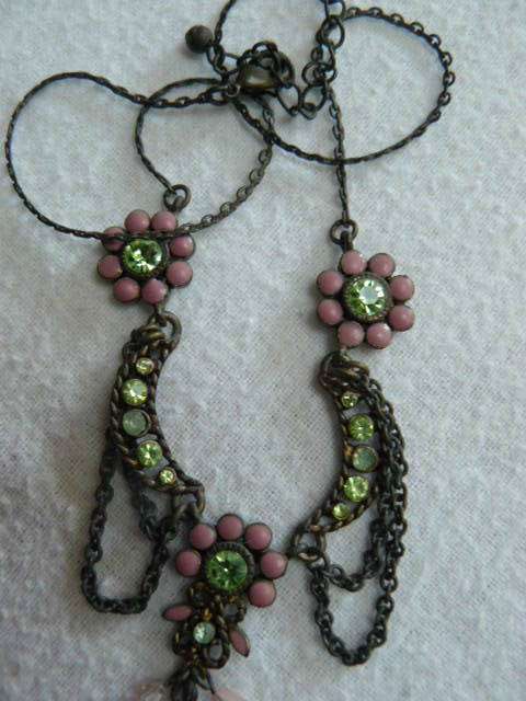 VINTAGE AMAZING NECKLACE SILVER TOND WITH PINK AND GREEN FLOWERS 44 CM LONG