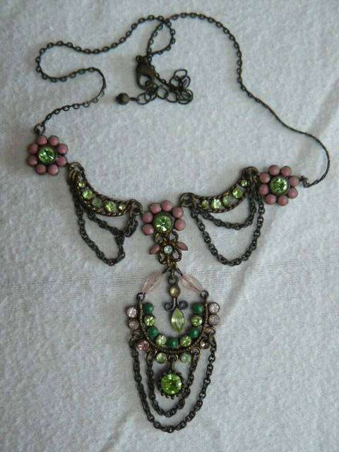 VINTAGE AMAZING NECKLACE SILVER TOND WITH PINK AND GREEN FLOWERS 44 CM LONG
