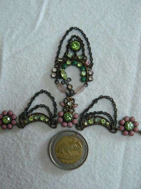 VINTAGE AMAZING NECKLACE SILVER TOND WITH PINK AND GREEN FLOWERS 44 CM LONG