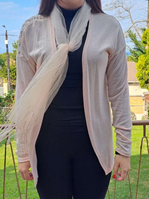 Soft  vintage like top with free  organza scarf very pretty