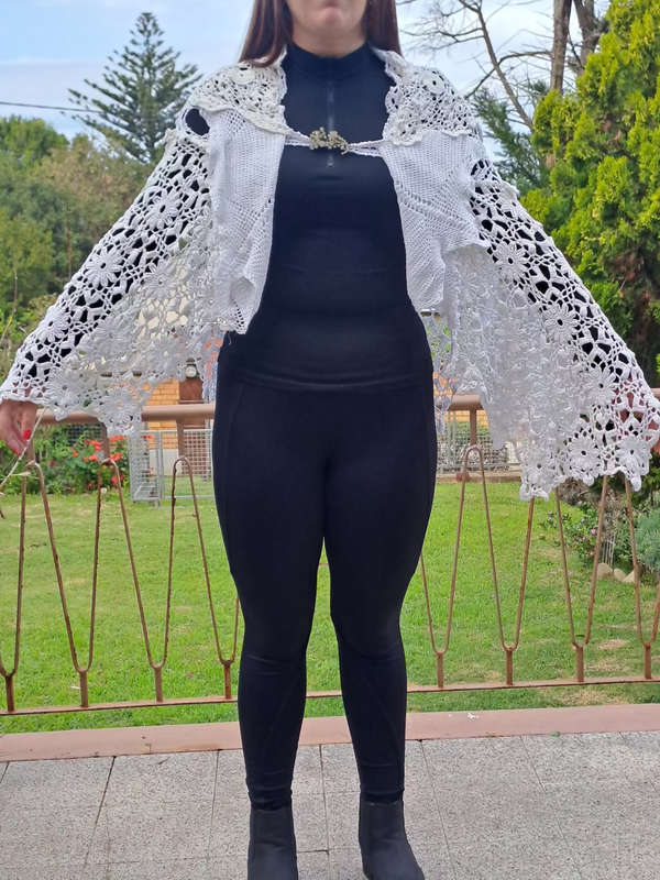 Exquisite one of a kind vintage doillie shawl absolutely unique and beautiful !!!!!!!ONE OF A KIND