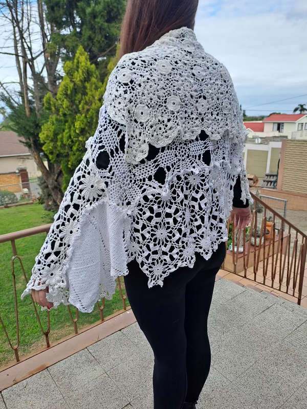 Exquisite one of a kind vintage doillie shawl absolutely unique and beautiful !!!!!!!ONE OF A KIND