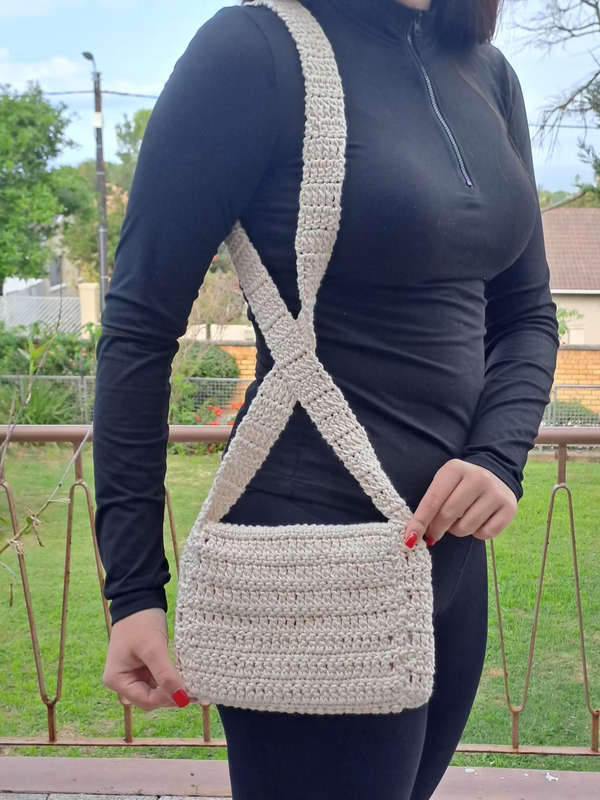UNUSED beautiful vintage like hand crocheted cotton sling bag