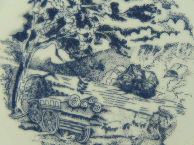 PORCELAIN ROYAL ENGLAND PLATES X 2 19 CM DIAMETER