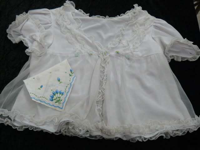 VINTAGE BED AND COTTON HANKIE