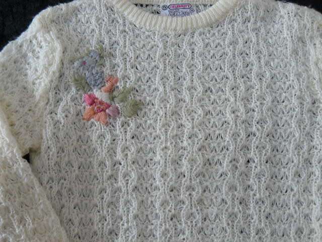 WHITE WOOLY JERSEY WITH LOVELY PATTERN