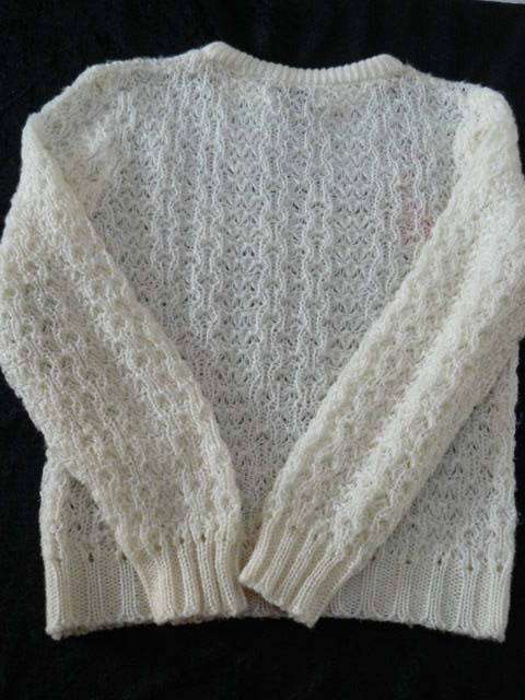 WHITE WOOLY JERSEY WITH LOVELY PATTERN