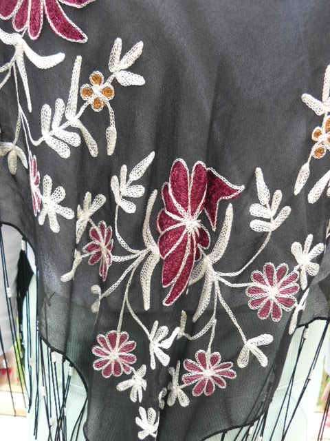 SCARVE WITH FRINGE AND BEADS