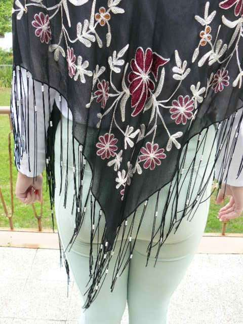 SCARVE WITH FRINGE AND BEADS