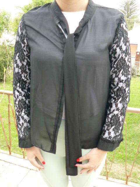 TOP BLACK VINTAGE LIKE WITH BUTTOND AND TYE