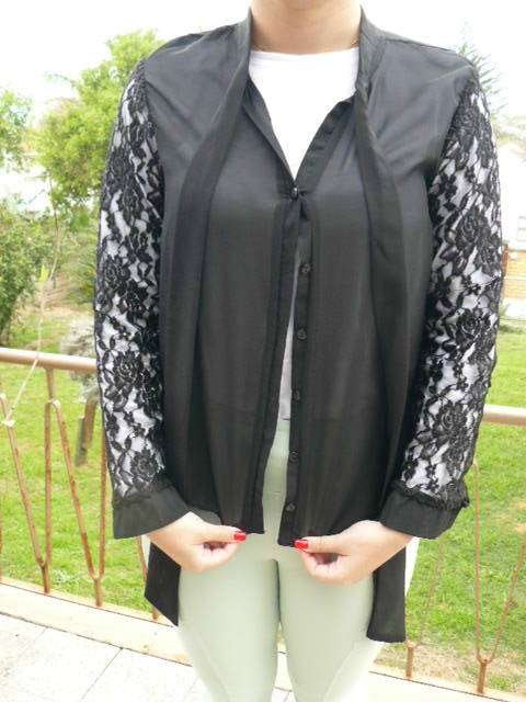 TOP BLACK VINTAGE LIKE WITH BUTTOND AND TYE