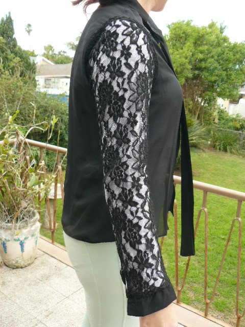 TOP BLACK VINTAGE LIKE WITH BUTTOND AND TYE