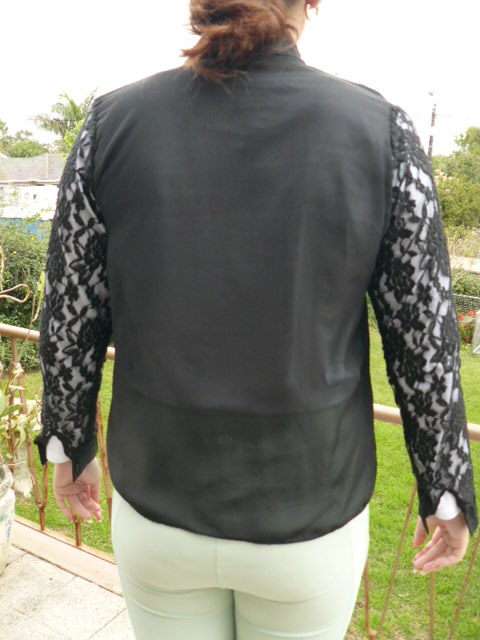 TOP BLACK VINTAGE LIKE WITH BUTTOND AND TYE
