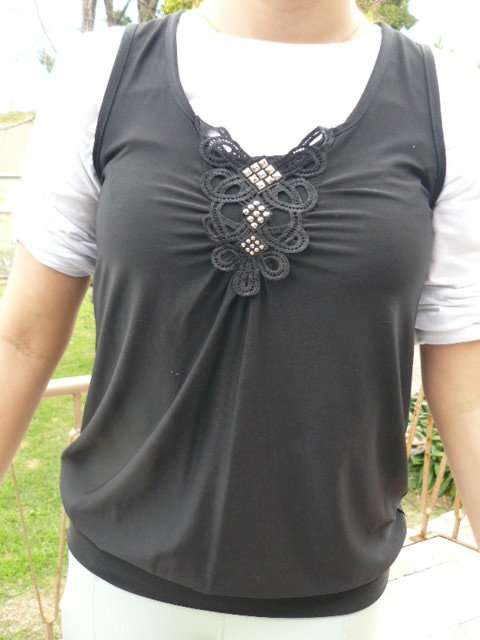 BLACK TOP WITH BLING