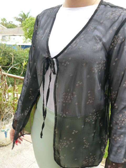 VINTAGE LIKEBLACK TOP WITH GOLD FLOWER PATTERN M