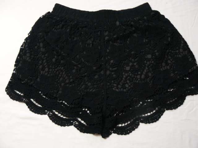SHORTS BLACK LACEY WITH LINNING VINTAGE LIKE S-M LADIES