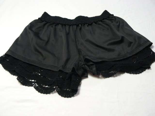SHORTS BLACK LACEY WITH LINNING VINTAGE LIKE S-M LADIES