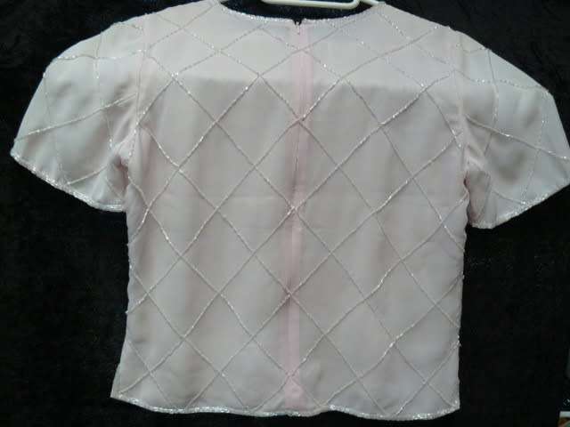 VINTAGE LADIES TOP VERY PPRETTY