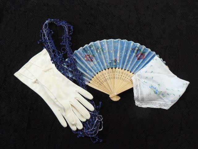 FAN HANKIE GLOVES M NECKLAE WUTH MATERIAL ABD BEDS