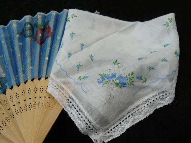 FAN HANKIE GLOVES M NECKLAE WUTH MATERIAL ABD BEDS