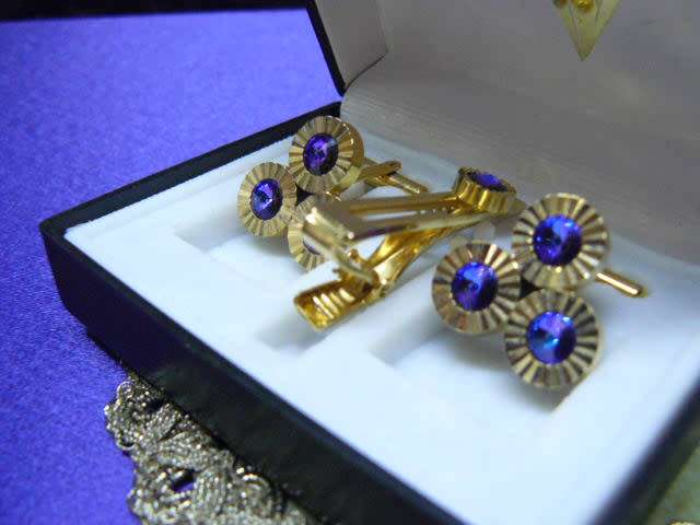 CUFF LINKS AND TYE PIN WITH BLUE STONES