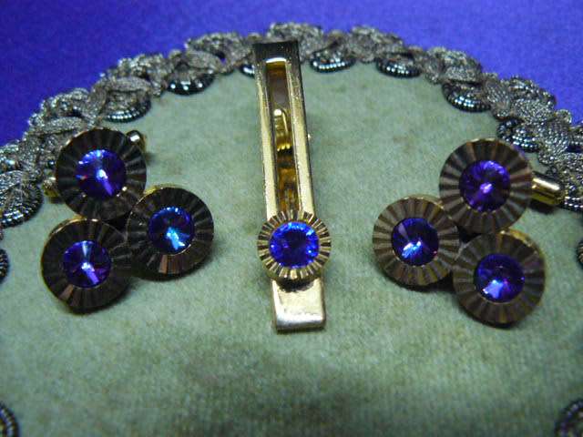 CUFF LINKS AND TYE PIN WITH BLUE STONES