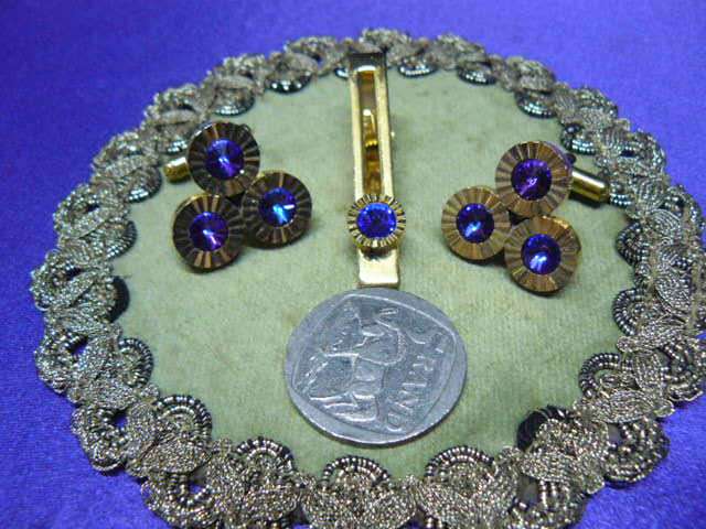 CUFF LINKS AND TYE PIN WITH BLUE STONES