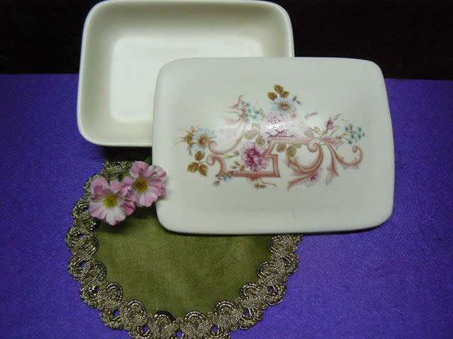 CERAMIC TRINKET BOX