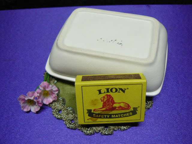 CERAMIC TRINKET BOX