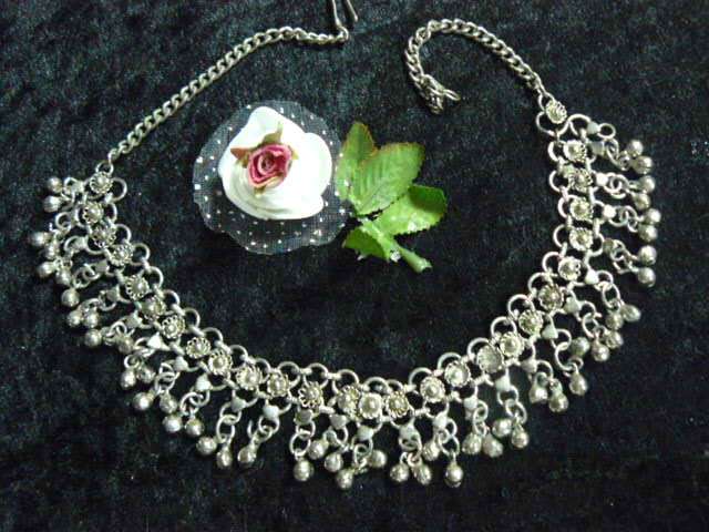 SILVER TONED FASHION NECKLACE VERY NICE