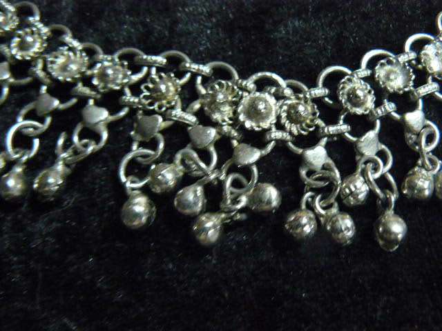 SILVER TONED FASHION NECKLACE VERY NICE