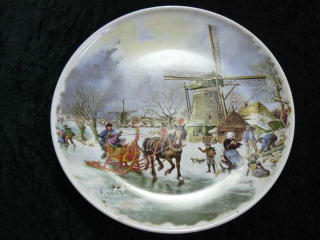 HAND DECORATED ROYAL SCHWABER 1984 TEE STEEGE B V HOLLAND WALL PLATE 25 CM