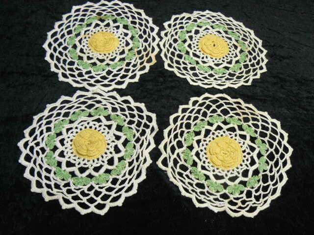5 PIECE VINTAGE COTTON DOILIE SET LOVELY RAISE FLOWER IN THE MIDDLE HAND CROCHETED