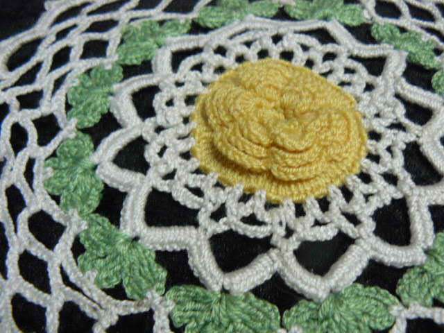 5 PIECE VINTAGE COTTON DOILIE SET LOVELY RAISE FLOWER IN THE MIDDLE HAND CROCHETED