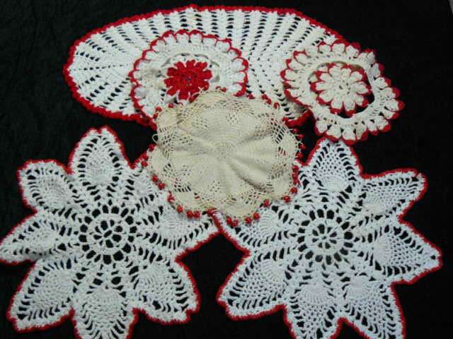 5PIECE VINTAGE HAND CROCHETED DOILIESET WITH JUG COVER