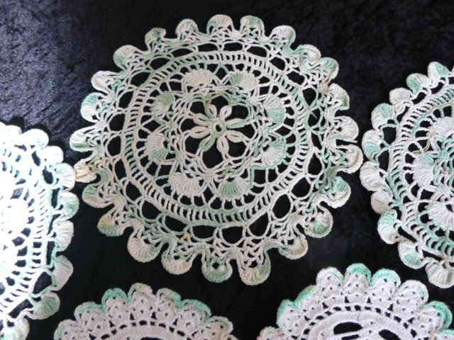 5 PIECE VINTAGE HAND CROCHETED DOILIE SET GREEN AND WHITE