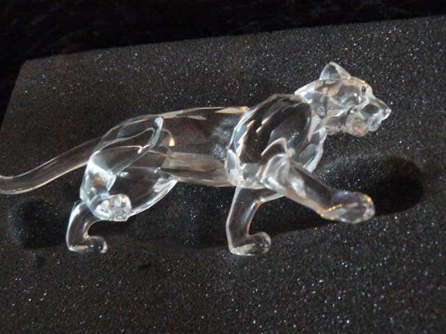 SWAROVSKI LEOPARD / CHEETA RETIRED IN BOX 2OO4 DESIGNED BY MICHAEL STAMEY MINT CONDITION