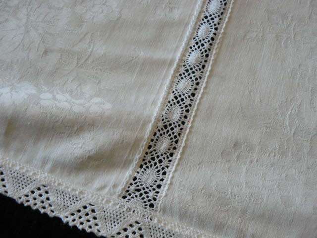 TABLE CLOTH VINTAGE WITH HAND CROCHETER WORK 88 CM X  94 CM