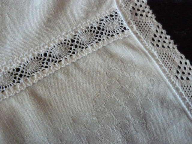 TABLE CLOTH VINTAGE WITH HAND CROCHETER WORK 88 CM X  94 CM