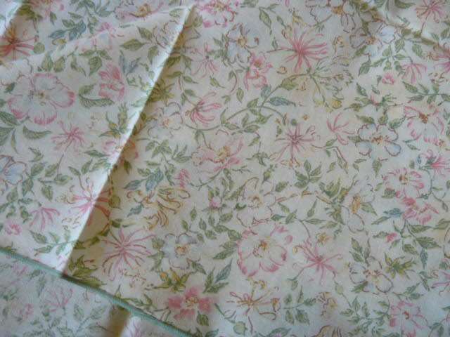 4 X COTTON PRINTED NAPPKINS