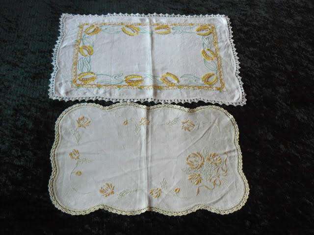 VINTAGE COTTON EMBROYDED TRAY CLTHS X2