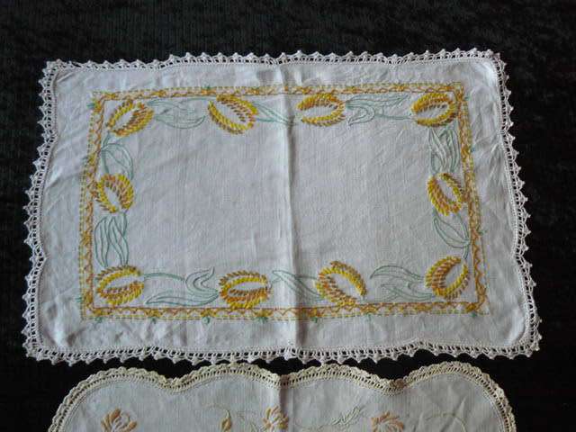 VINTAGE COTTON EMBROYDED TRAY CLTHS X2