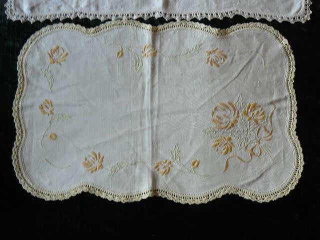 VINTAGE COTTON EMBROYDED TRAY CLTHS X2