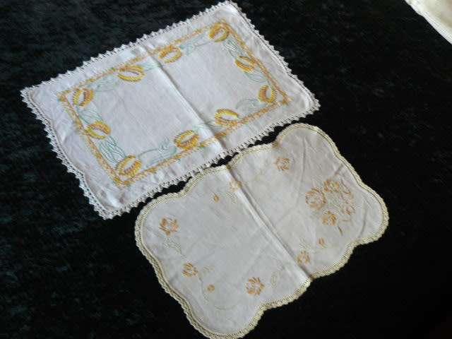 VINTAGE COTTON EMBROYDED TRAY CLTHS X2